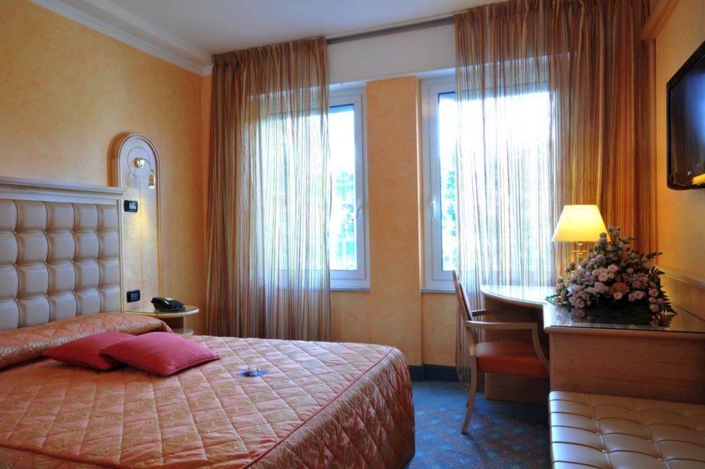 Agora' Palace Hotel Биелла Экстерьер фото