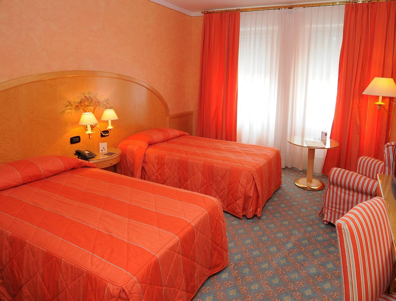 Agora' Palace Hotel Биелла Экстерьер фото