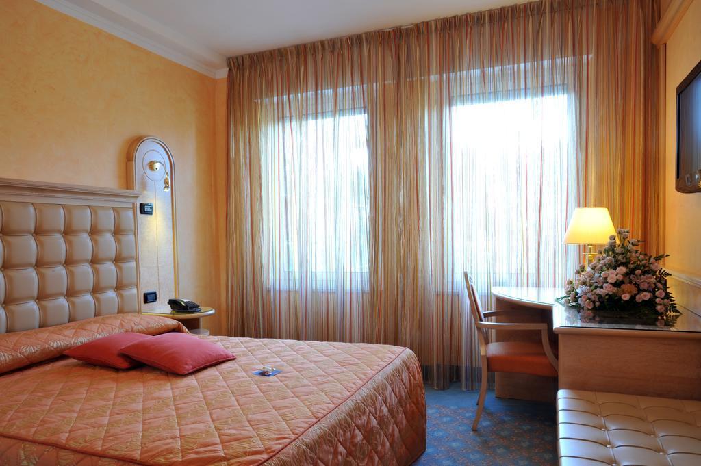 Agora' Palace Hotel Биелла Экстерьер фото