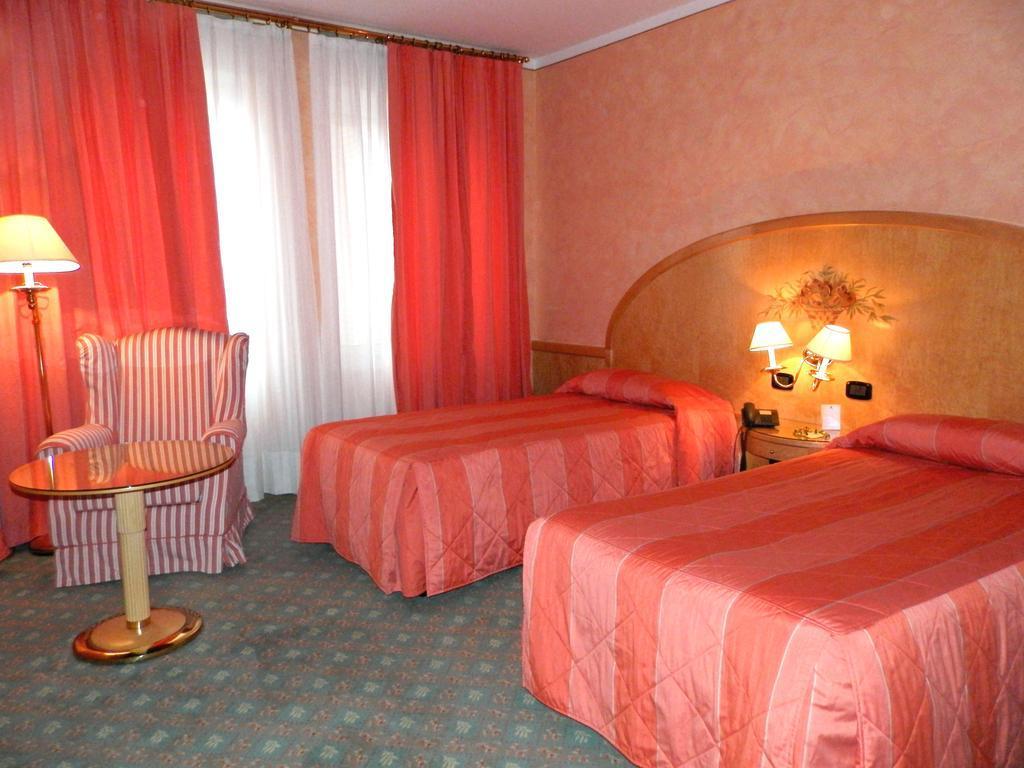 Agora' Palace Hotel Биелла Экстерьер фото
