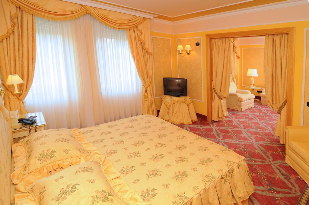 Agora' Palace Hotel Биелла Экстерьер фото